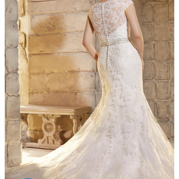 Romantic plus wedding dress - Picture 2 of 3